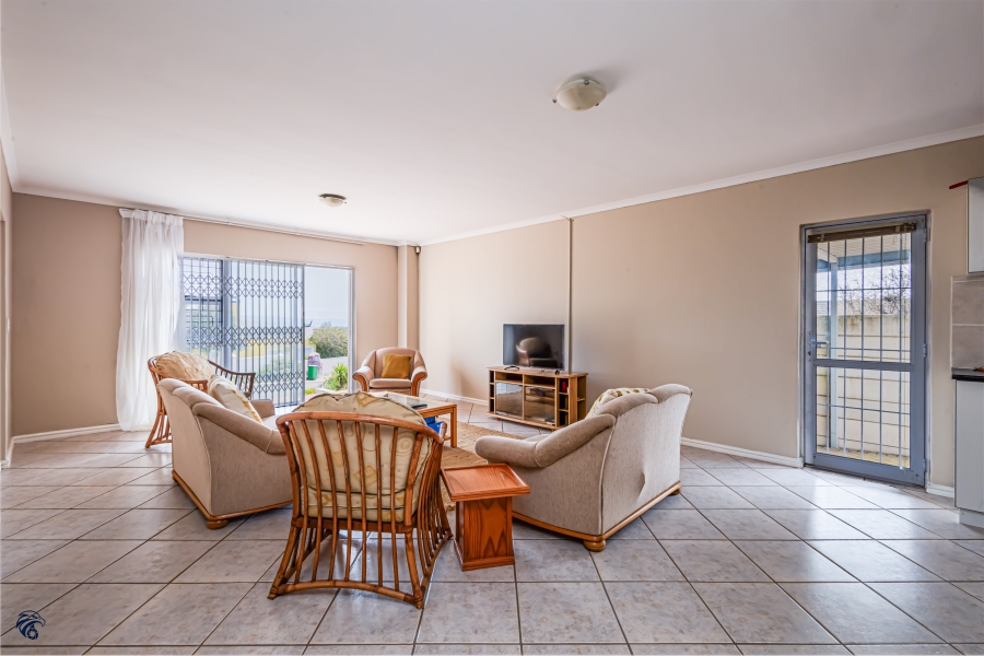 6 Bedroom Property for Sale in Middedorp Western Cape